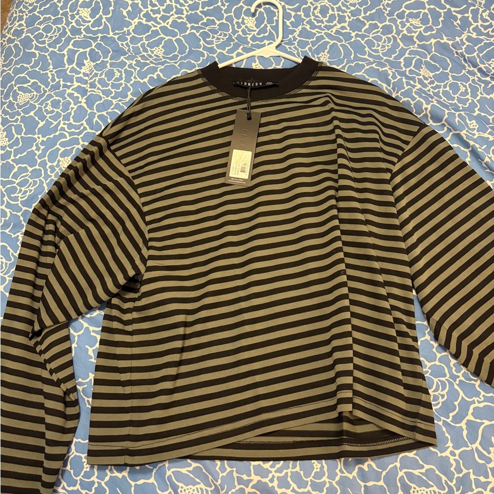 NWT LIONESS BLOOM LONG SLEEVE